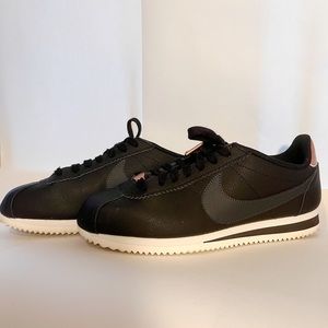 Women’s Nike Cortez ‘72 1972 edition sneaker black leather/rose gold